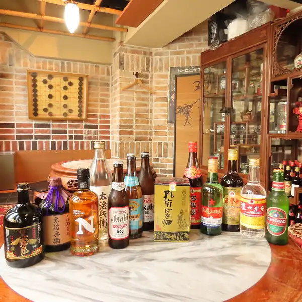料理を引き立てる多彩なドリンク、辛さに合わせて選べる一杯、食事をより楽しく彩る