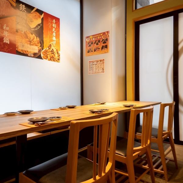 ご家族でのお食事や少人数での会食にも最適な個室のご用意もございます。周りを気にせずにゆっくりとお食事をお楽しみいただけます。ご利用シーンに合わせてお選びください。