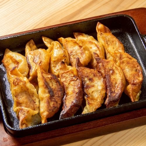 鉄鍋餃子 中 (12個)