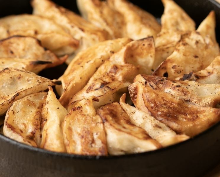 鉄鍋餃子 (小:6個/中:12個/大:18個)