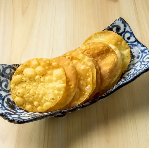 餃子の皮せんべい