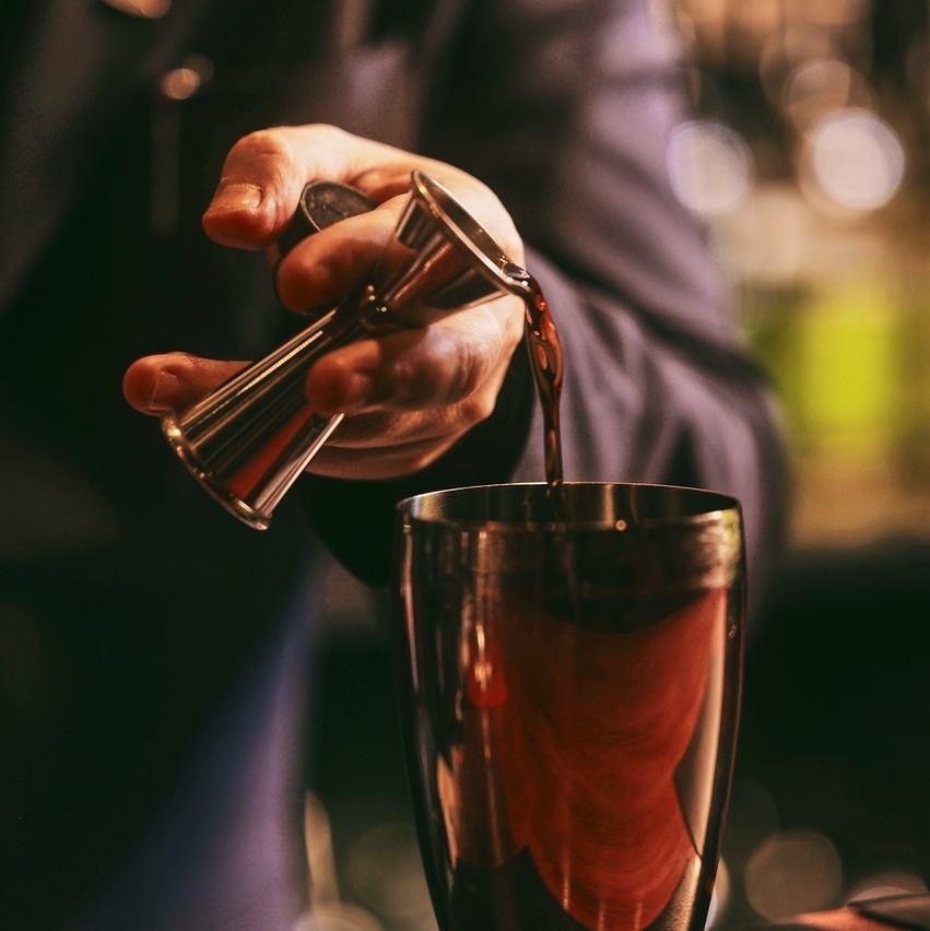 お酒を飲む人も飲まない人もBARの雰囲気、ドリンクを存分お愉しみください。