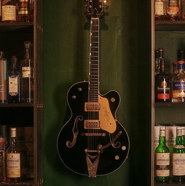 お一人様やデートにぴったりの空間です。静かな環境で、ゆったりとした時間を過ごすことができます。心地よい雰囲気の中で、特別なひとときをお過ごしください。