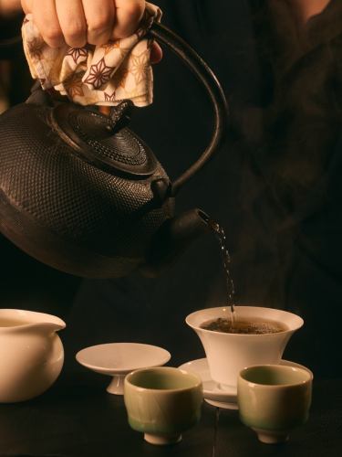 气味会随着体温变化。

Temperature shapes aroma through the body.

#bartsuchiya #鸡尾酒吧 #调酒 #中式茶鸡尾酒 #成田鸡尾酒