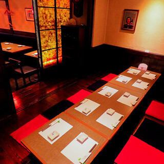 [Two private rooms available] A fusion of Showa retro and Heisei.You won't know how comfortable it is until you come here once.Private rooms are limited to 2 rooms, and can accommodate up to 10 people.Although it is a lively restaurant, we have a private room (7 people available) where you can enjoy your meal quietly.Please use our restaurant for adult banquets in a modern atmosphere.