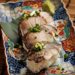 Grilled marinated mackerel sushi