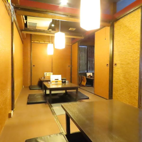 The cozy private room with a sunken kotatsu can accommodate up to 20 people! Perfect for small to medium-sized banquets! Since it's a sunken kotatsu type, you can stretch your legs and relax! We can accommodate up to 65 people for a banquet!