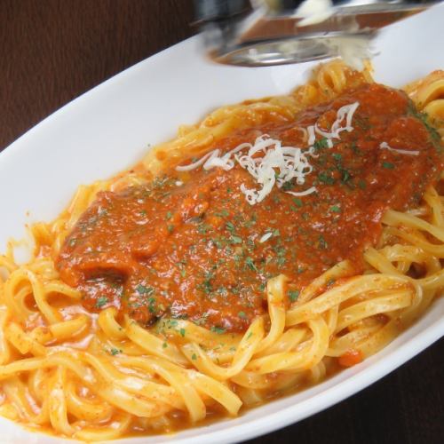 ミートソースとたっぷりチーズのパスタ