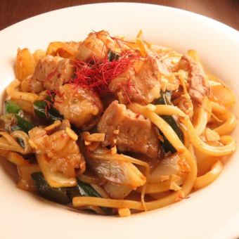 和牛ホルモンの焼うどん