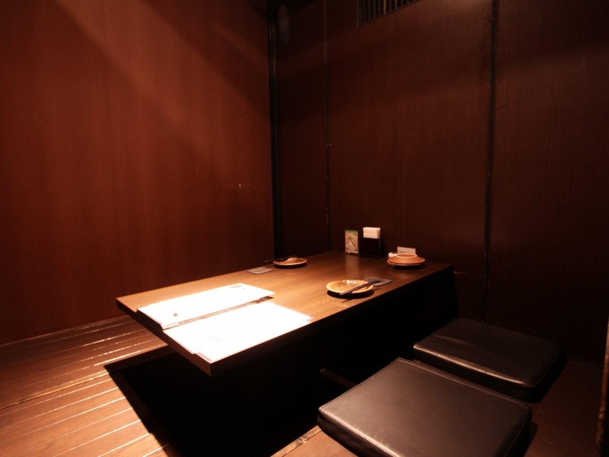 There are 14 private rooms available for 2 people or more! There are also couple seats♪