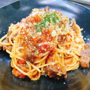 牛すじラグートマトパスタ