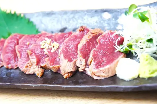 Seared kangaroo meat tataki