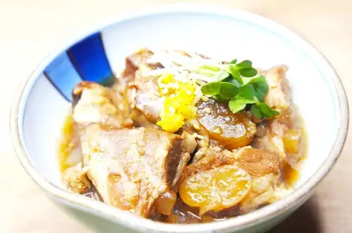 Pressure-cooked pork spare ribs in soy sauce