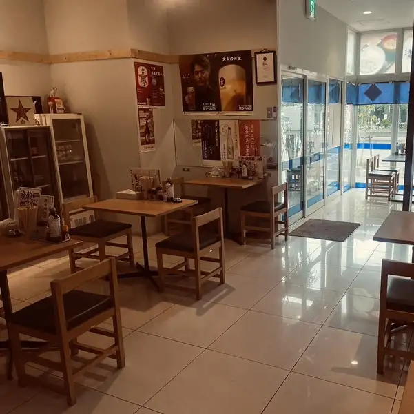 《宴会利用も大歓迎！》ご同僚との気軽な飲みの席や、お友達同士のカジュアルなお食事などに使いやすいテーブル席がメイン。ゆったりとした配置で窮屈さを感じさせません◎大人数でのご宴会や貸切でのご予約、コース料理のご用意などご希望があればお気軽にご相談ください♪