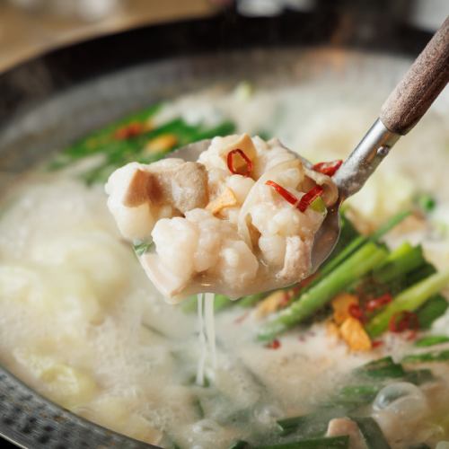 If you want to eat motsu nabe in Shin-Yokohama, go to Takumi! Hakata motsu nabe made with domestic beef! Hakata yakitori, local chicken dishes, and sashimi shipped directly from Kyushu are also exquisite.