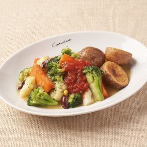 Steamed vegetables with butter, served with fried potatoes.