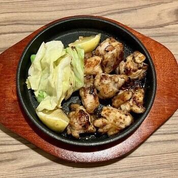 鶏もも塩レモン鉄板焼き