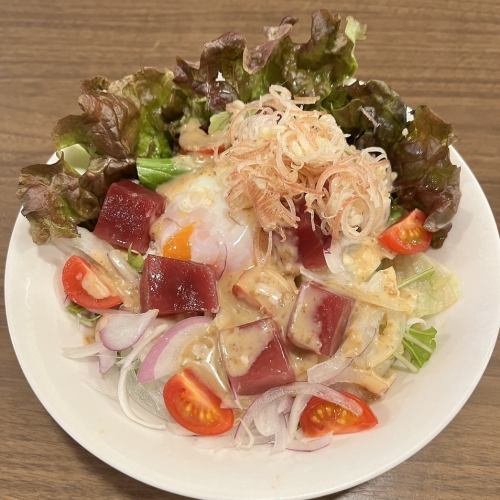 Tuna and soft-boiled egg with sesame salad