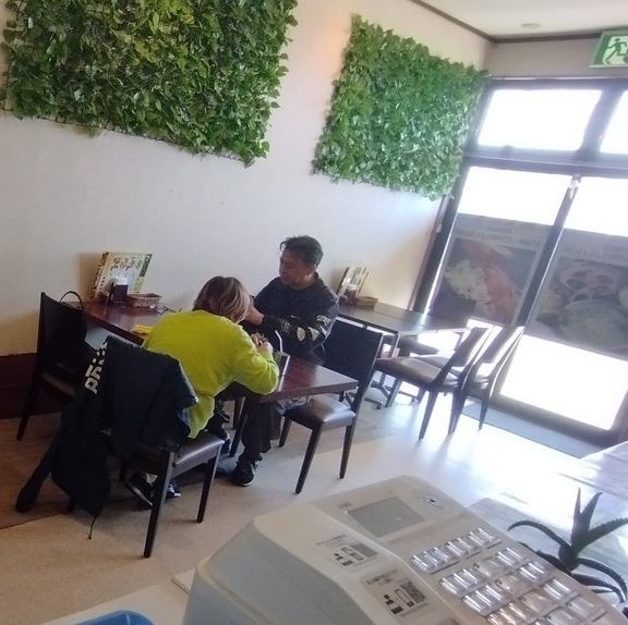 テーブル席は広々と間隔を開けて設置。仕切りも立てているので横のお席が気にならない仕様です◎お一人様はもちろん、友人、ご家族でゆったりと落ち着いてインド・ネパール料理を堪能できる空間をご用意しております。※画像系列店