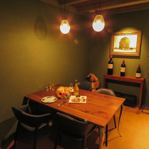 ~ For special dinners on birthdays and anniversaries ... Private rooms with a chic and mature atmosphere [Green] ~ Private rooms for 4 and 6 people are available.Please use it according to the purpose such as entertainment and anniversaries.Private room usage fee 2000 yen / room.