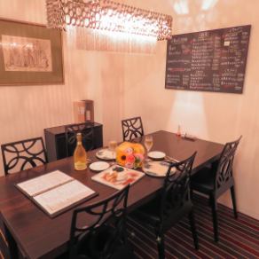 ~ For special dinners on birthdays and anniversaries ... Private rooms with a bright and gorgeous image [white] ~ Private rooms for 4 and 6 people are available.Please use it according to the purpose such as entertainment and anniversaries.Private room usage fee 2000 yen / room.