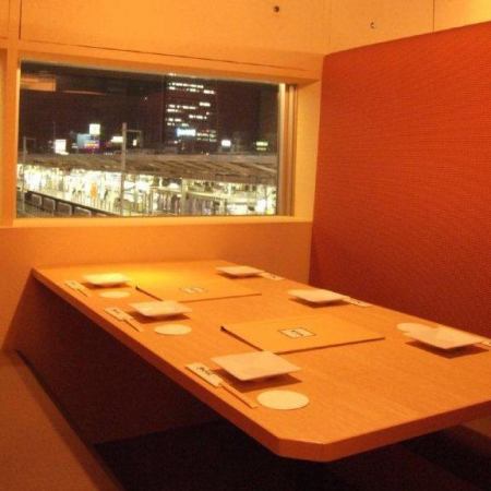 Station Chika的私人房间Izakaya Rakuzo Utage适用于小团体，例如在Meieki的约会和晚餐，可容纳约10人，包括女孩聚会，联欢晚会和酒会，私人宴会厅，可用于各种宴会和庆祝活动。大和小的私人房间。我们也只接受座位预订，因此无论现场如何，请使用我们的商店♪