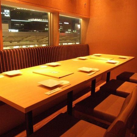 A table-type complete private room for 8 people, recommended for girls-only gatherings, joint parties, drinking parties with friends and colleagues.Please enjoy a relaxing conversation and meal with everyone ♪ At our shop, we have a large selection of gem dishes using seasonal ingredients such as yakitori, steak, sushi, and drinks such as brand sake and shochu that go well with Japanese food. We are here, so please try it ♪
