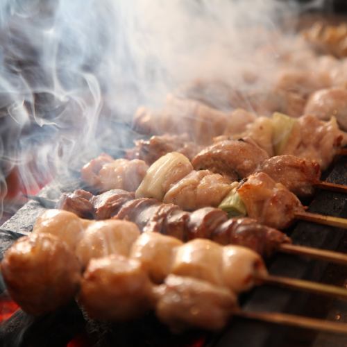 Enjoy delicious skewers made with domestic chicken at a private izakaya in Nagoya Station.