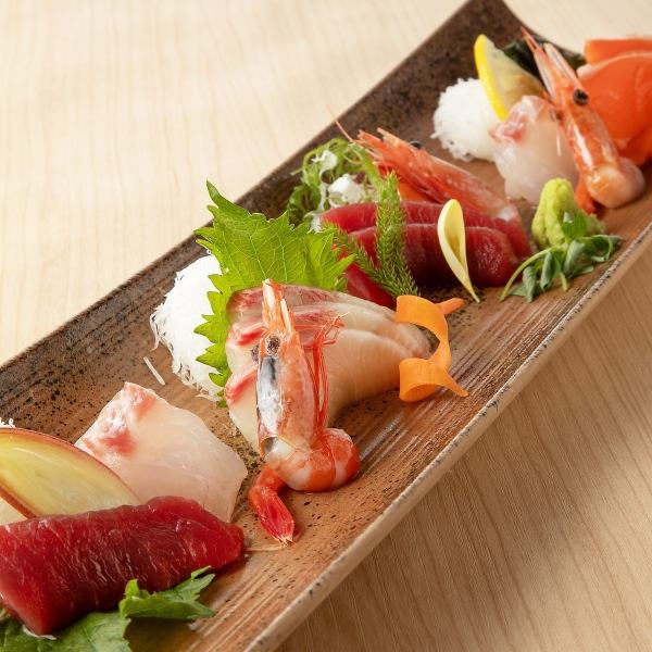 Please come and try our creative Japanese cuisine, such as sashimi, yakitori, and steak, which are made with the flavors of seasonal ingredients, in Nagoya Station.