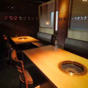 普段は、4名テーブルと5名テーブルとしてご利用いただいておりますが、8名様より、個室としてご利用いただけます。