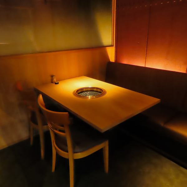 煙が気にならないロースターを完備しているため、お洋服に匂いがつきにくいのが嬉しいポイント◎小さなお子様連れのお客様も安心してお食事をお楽しみいただけます。デートや記念日など、大切な日のお食事にも最適な空間です。