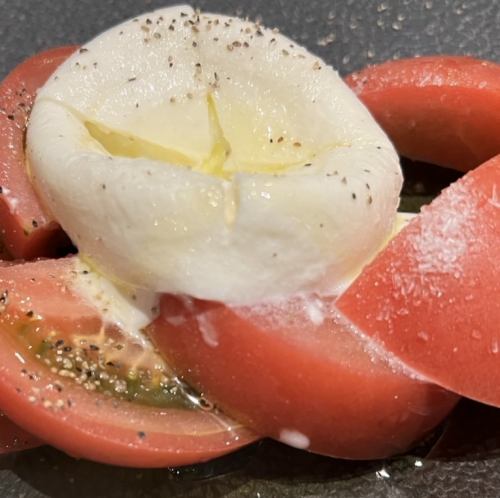 ブラータチーズのカプレーゼ