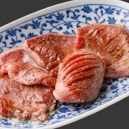 Domestic thick-sliced pork tongue with salt