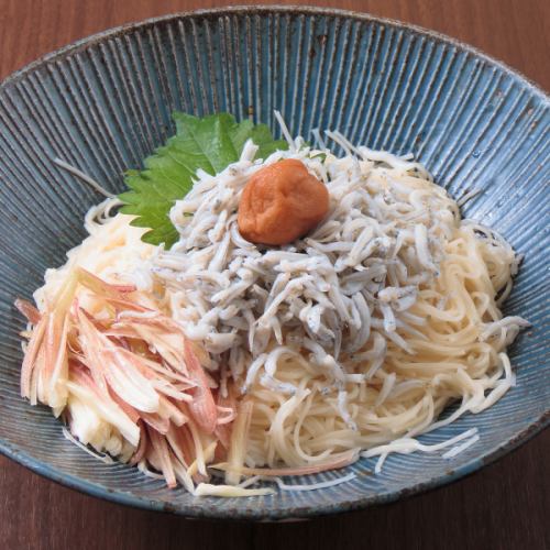 冷 梅としらすのそうめん