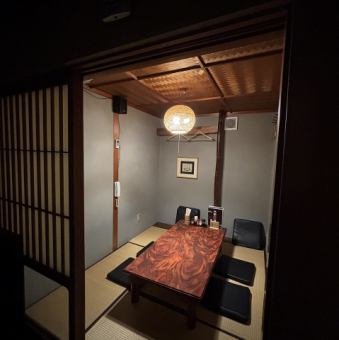 1階：個室2名様から、6名様までご利用いただけます。