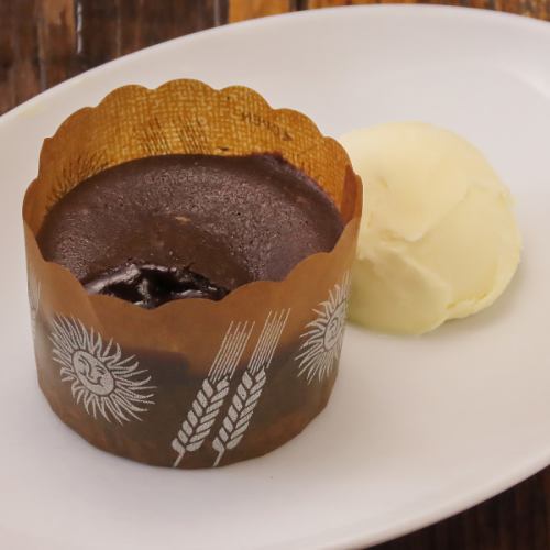 Chocolate fondant with vanilla ice cream