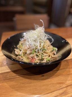 Fried noodles with salt and screws