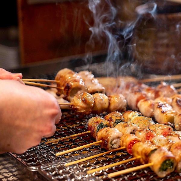 【ねじけもん名物♪】旬の野菜を豚バラやベーコンで巻いた「やさい巻き串」（275円～）