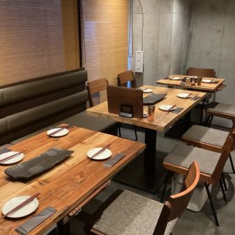 The spacious tables allow for plenty of food to share.Please relax in our store, filled with the warmth of wood.