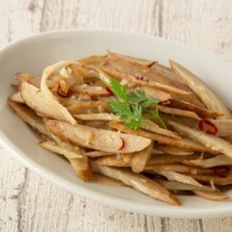 用凤尾鱼黄油炒牛蒡根