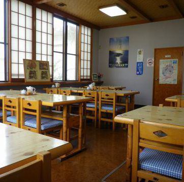 広々とした明るい店内!テーブル席、お座敷席とご用意してます!