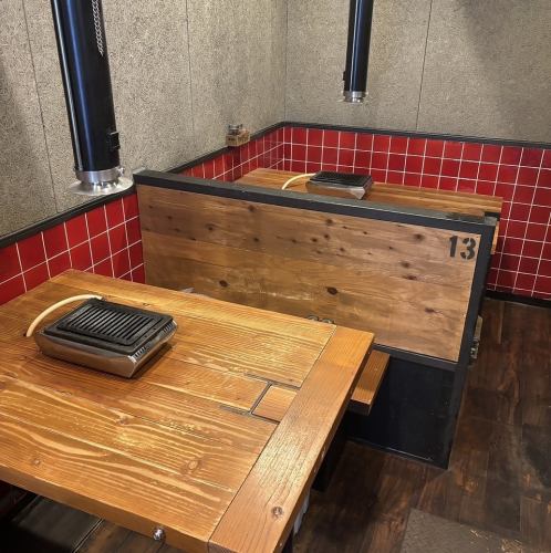 <p>大阪天満で唯一のとりさし居酒屋がニューオープン！新鮮な鶏刺しをリーズナブルに楽しめるのが魅力。清潔感のある店内にはカウンターとテーブル席があり、自分で焼くスタイルも楽しめます☆</p>