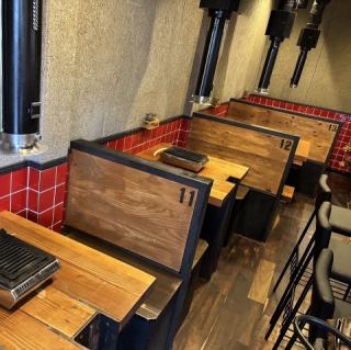 【1階フロア】落ち着いた空間でゆっくりお食事を楽しめます。
