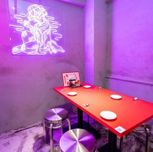 <p>The neon-lit interior of the restaurant is filled with excitement and fun, with a hidden feel! The atmosphere is great, so it&#39;s sure to be a great place to have a date or hang out with friends!</p>