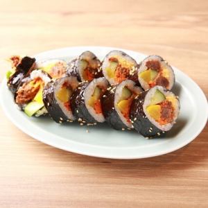 Homemade gimbap (Korean sushi roll)