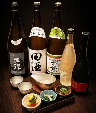 【カウンター席限定】≪日本酒飲み放題+おつまみ3種盛りセット≫ 3880円(税込)