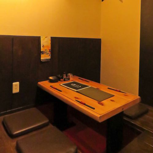 和を基調とした落ち着いた店内は雰囲気抜群の大人空間に