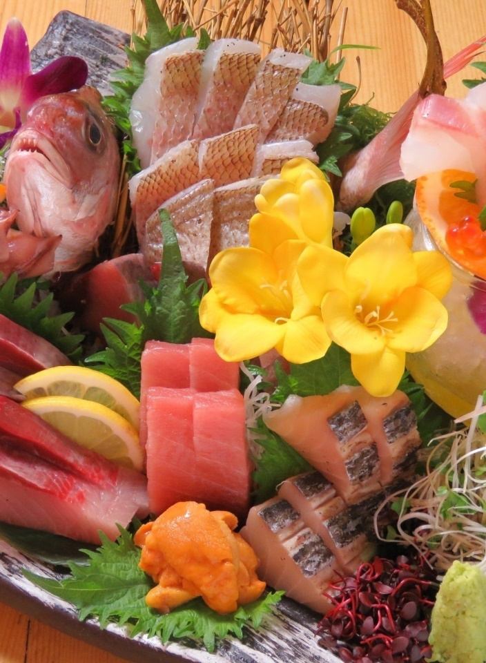 店長自ら仕入れる鮮魚の豪華刺盛りが自慢！迷ったらまずはこれ！