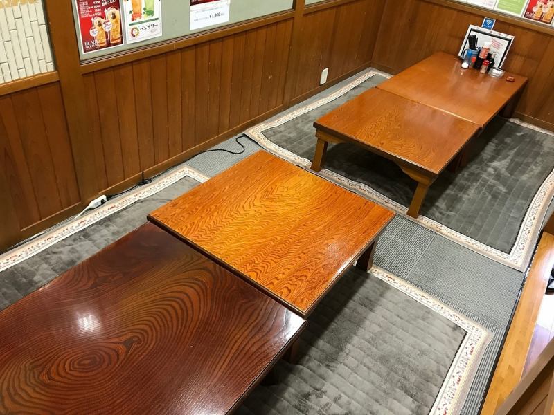 2~4名様向きのテーブル席が1席。5~6様向きのテーブル席が1席。最大で10名様までご利用いただける座敷です。
