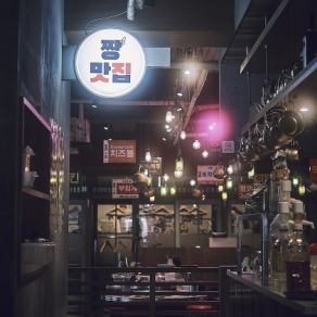 The restaurant can be rented out exclusively for 70 or more people, with the door to the private room in the back open.The seating will be a little tighter, but please feel free to contact us if you have more people!